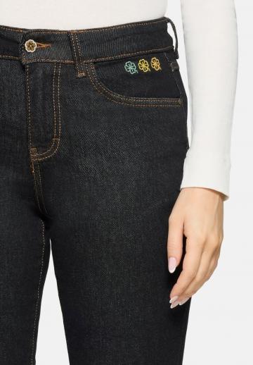 Прямые джинсы