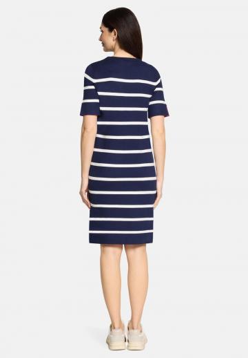 Вязаное платье