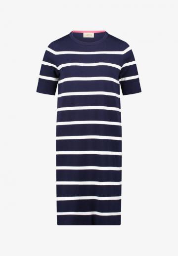 Вязаное платье