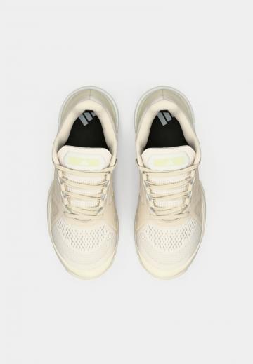 Теннисные кроссовки