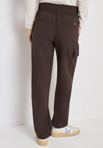 Брюки с накладными карманами