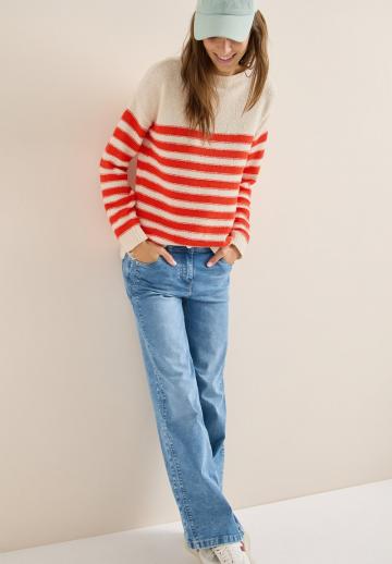 Пуловер в полоску
