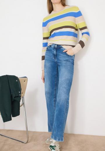 Пуловер в полоску