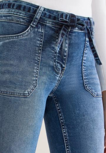 Короткие джинсы