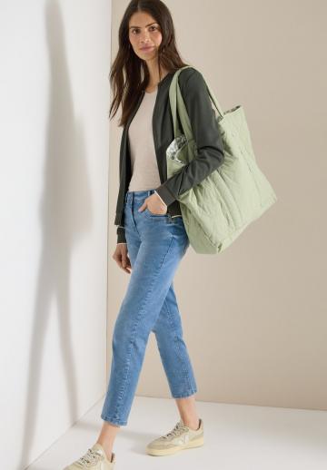 Короткие джинсы