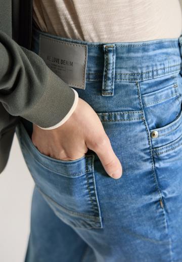 Короткие джинсы