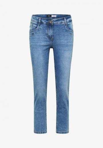 Короткие джинсы