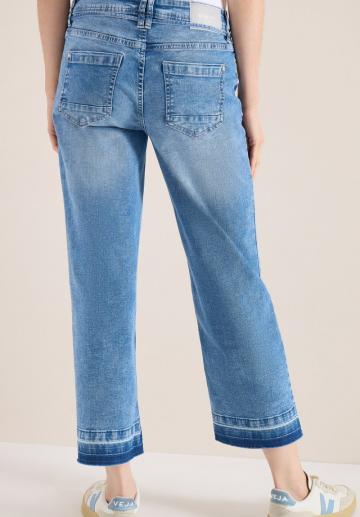 Короткие джинсы