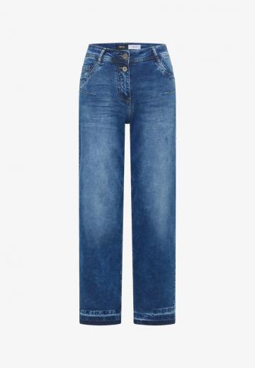 Прямые джинсы