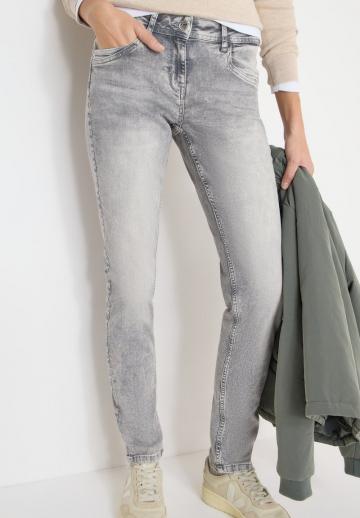 Узкие джинсы