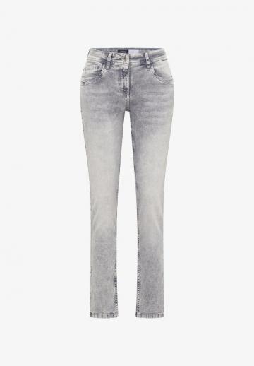 Узкие джинсы