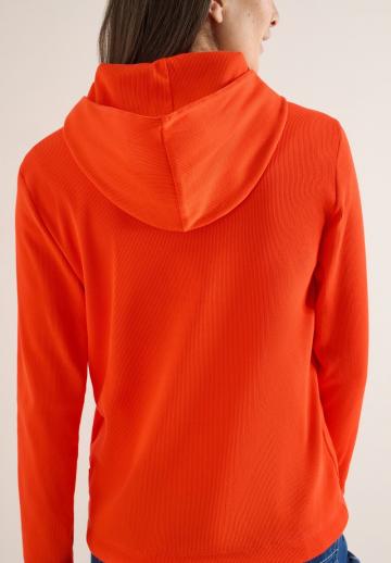 Пуловер с капюшоном