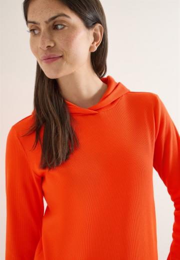 Пуловер с капюшоном