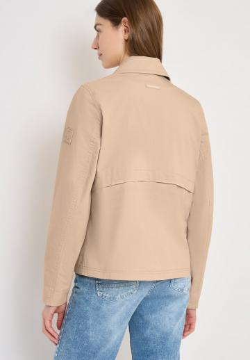 Куртка с накладнымит карманами