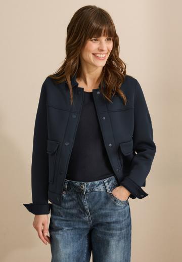 Куртка с накладнымит карманами