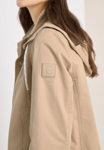 Куртка с накладнымит карманами