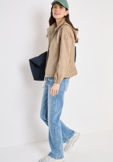 Куртка с накладнымит карманами