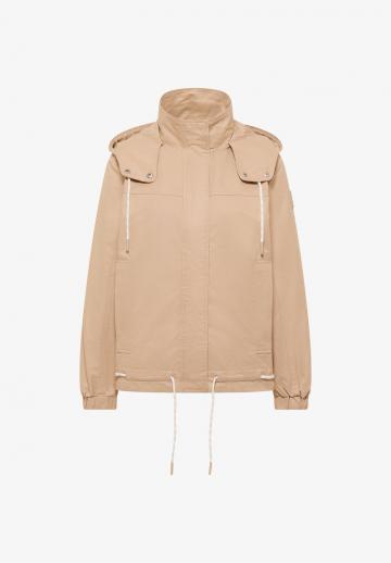 Куртка с накладнымит карманами