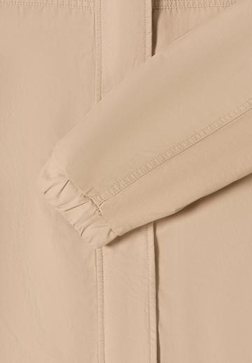 Куртка с накладнымит карманами