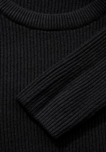 Вязаное платье