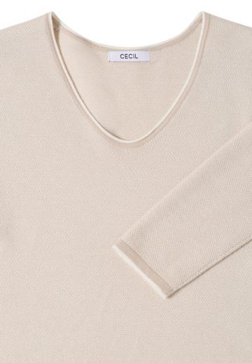 Пуловер с вырезом V