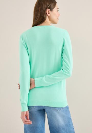 Пуловер с вырезом V