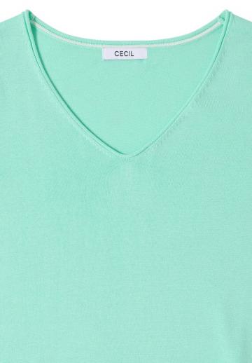 Пуловер с вырезом V