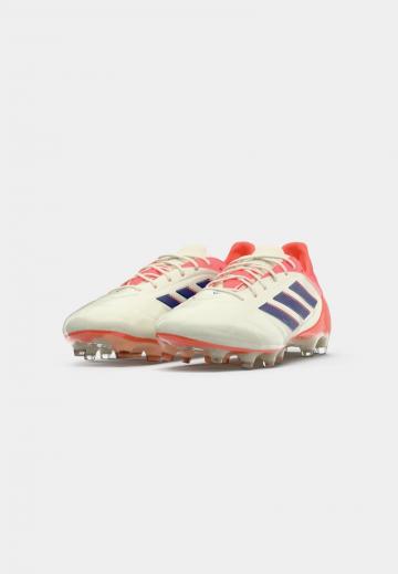 Футбольные бутсы