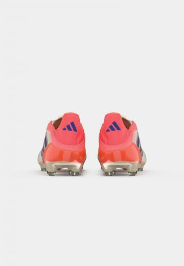 Футбольные бутсы