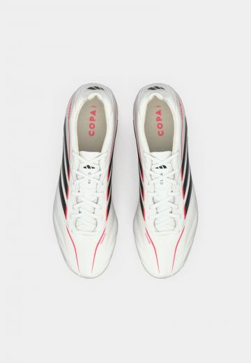 Футбольные бутсы