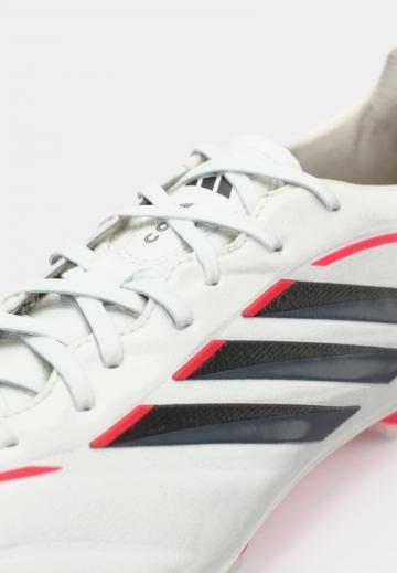 Футбольные бутсы