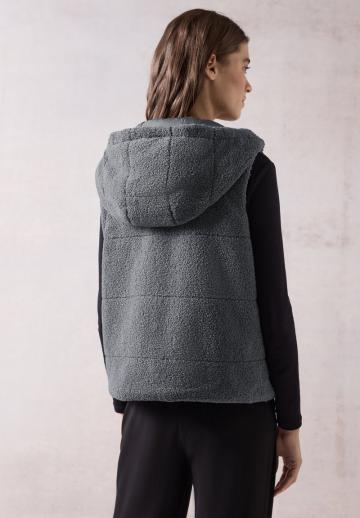 Пуховой жилет