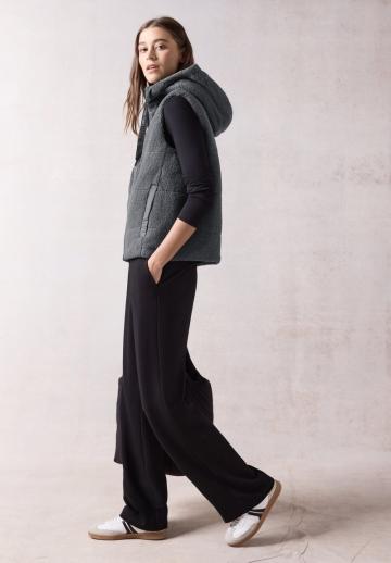 Пуховой жилет