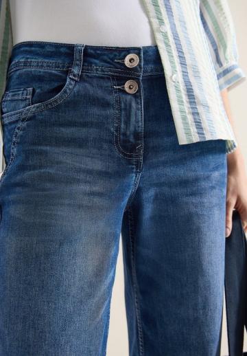 Короткие джинсы