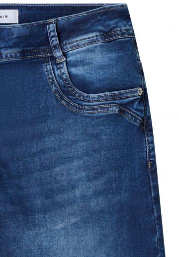 Короткие джинсы