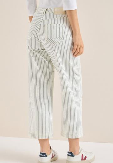 Короткие джинсы