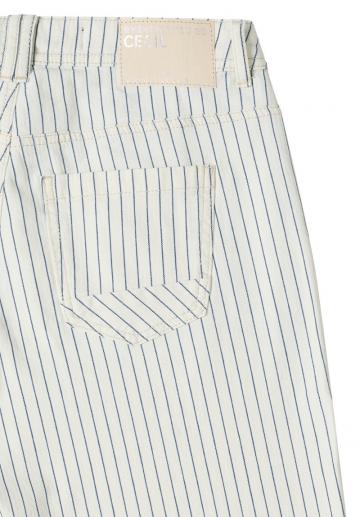 Короткие джинсы