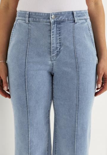 Короткие джинсы