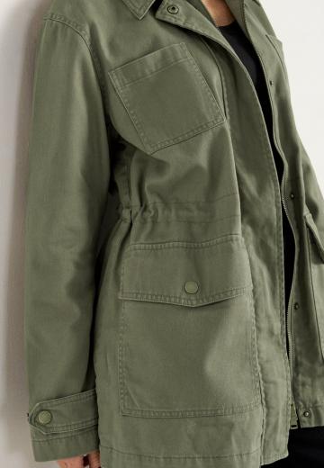 Куртка с накладнымит карманами