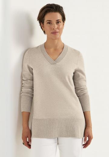 Пуловер с вырезом V
