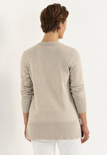 Пуловер с вырезом V