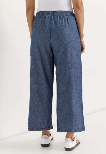 Короткие джинсы