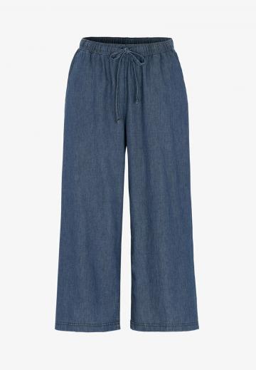 Короткие джинсы