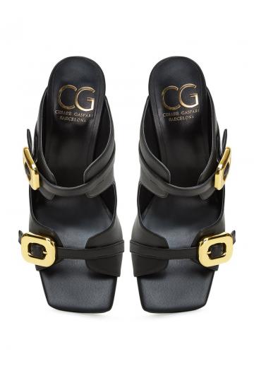 Босоножки на каблуке