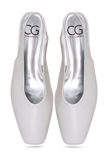 Туфли с высоким носом