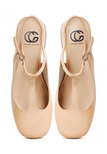 Туфли с высоким носом