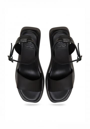 Босоножки на танкетке