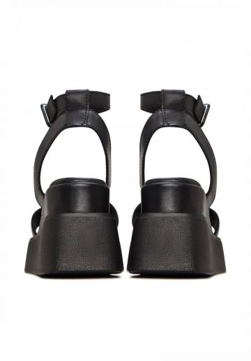 Босоножки на танкетке