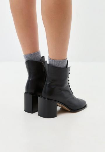 Ботинки на шнуровке