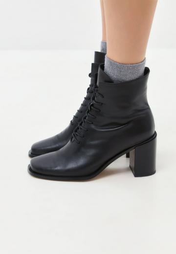 Ботинки на шнуровке